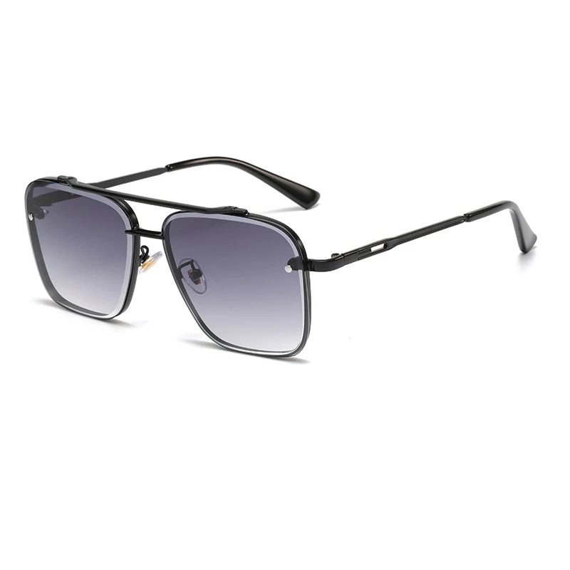 Heren zonnebril, groot, modern metalen montuur. Stijlvol accessoire met trendy glazen en kleurverloop.