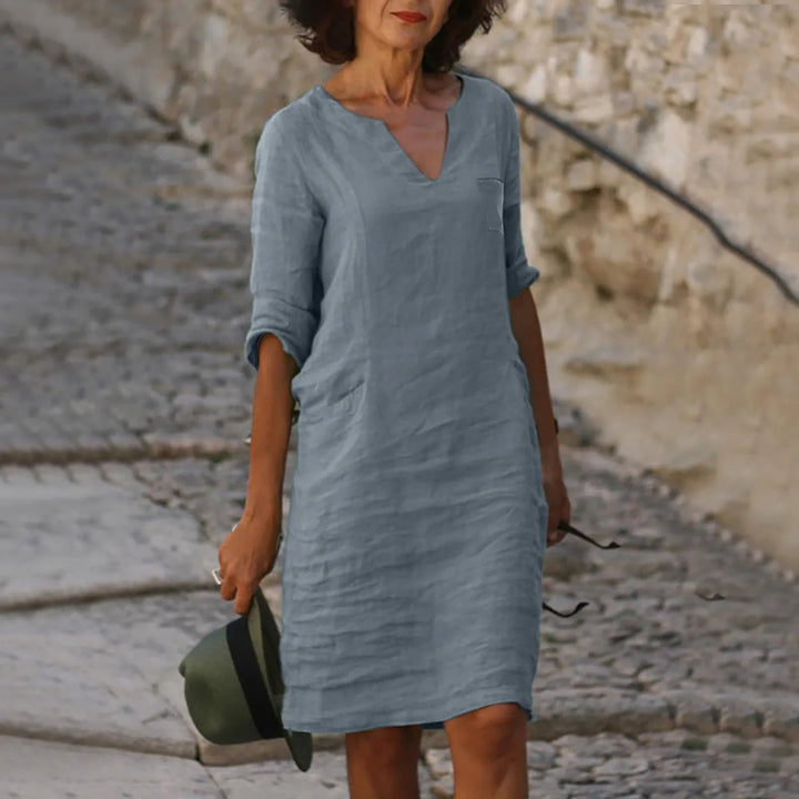 Comfortabele dames midi zomerjurk. Elegant en modieus voor warme dagen en feestjes.