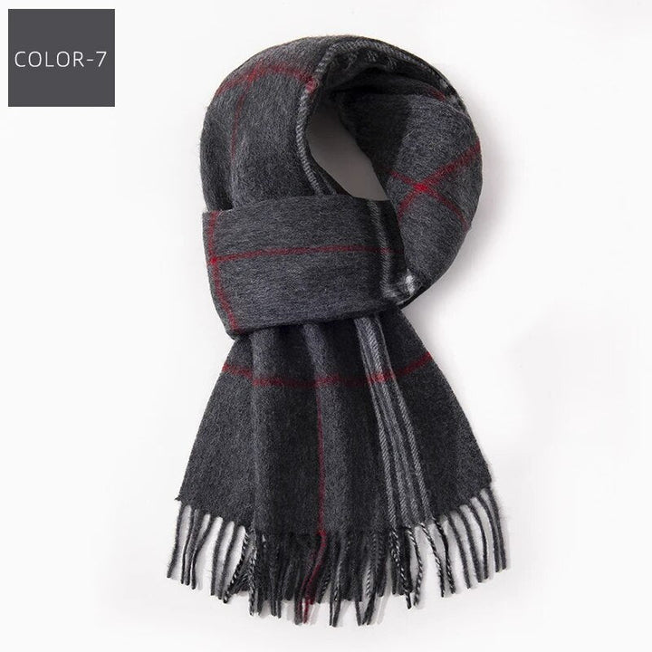 Comfortabele en warme geruite herensjaal. Essentieel wollen winteraccessoire voor stijlvolle mannen.