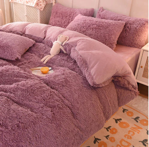 Comfortabel beddengoed: fluffy dekbedovertrek in heldere kleuren, zacht en warm.