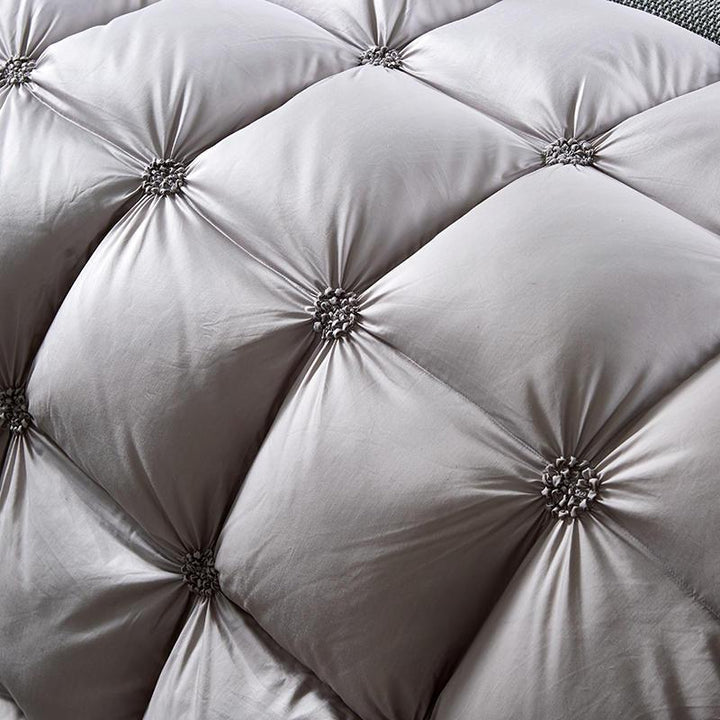Ultiem comfortabel PlumeLux donsdekbed met 100% ganzendons. Doorgestikt voor perfecte warmteverdeling.