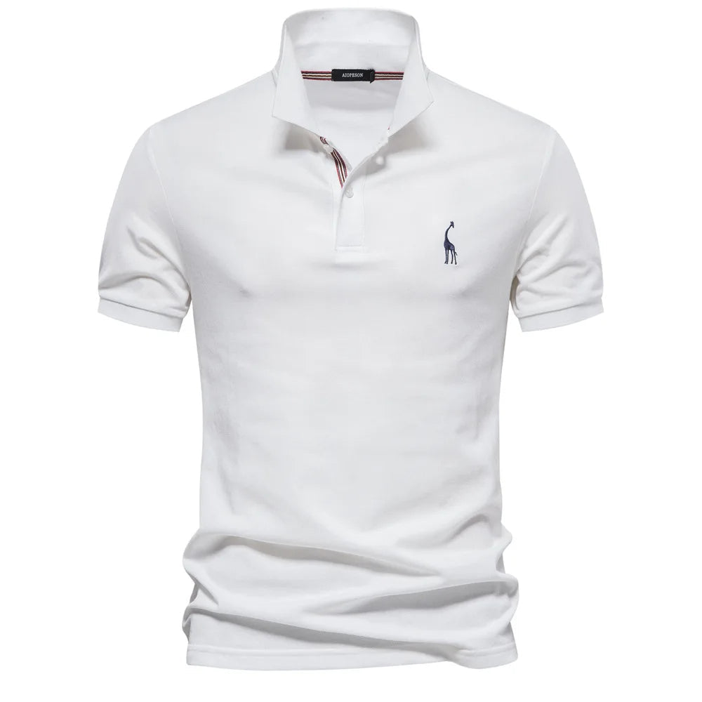 Luxe herenpolo met verfijnd hertenborduursel; combineert stijl en comfort voor een exclusieve herenlook.