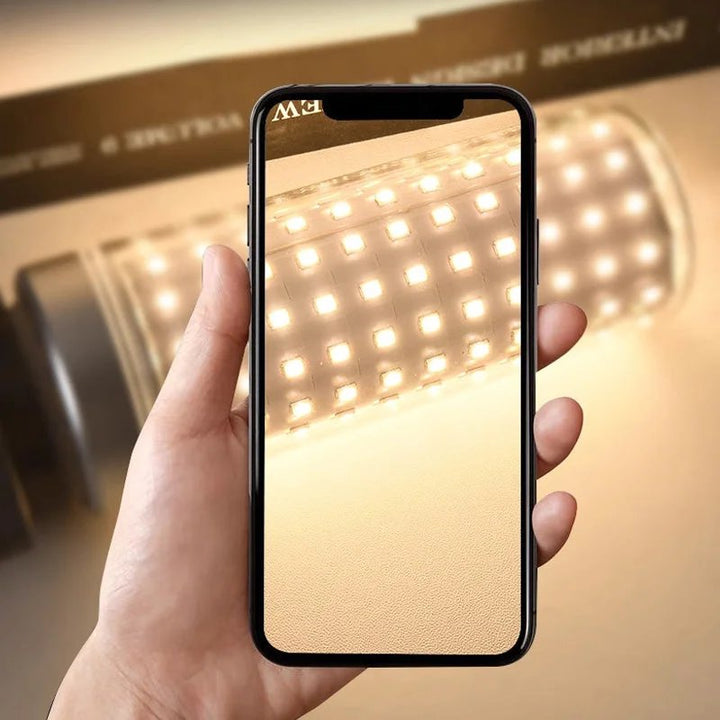 Milieuvriendelijke LED lamp voor energiebesparing. Duurzame verlichting met helder wit licht voor elk interieur.