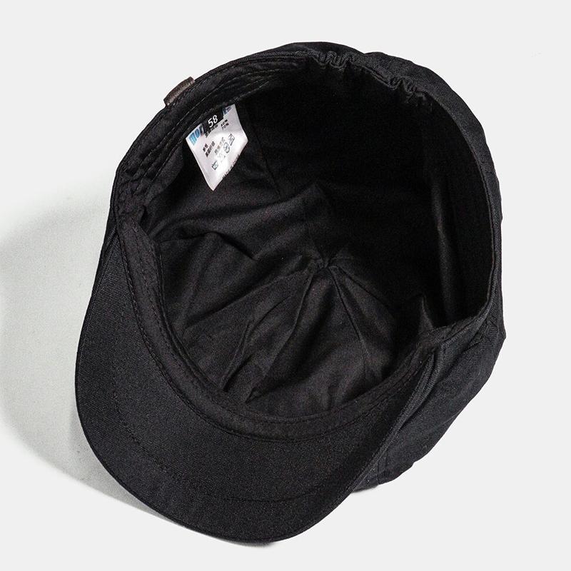 Heren zwarte retro flatcap, een iconisch hoofddeksel dat mode en historie combineert.