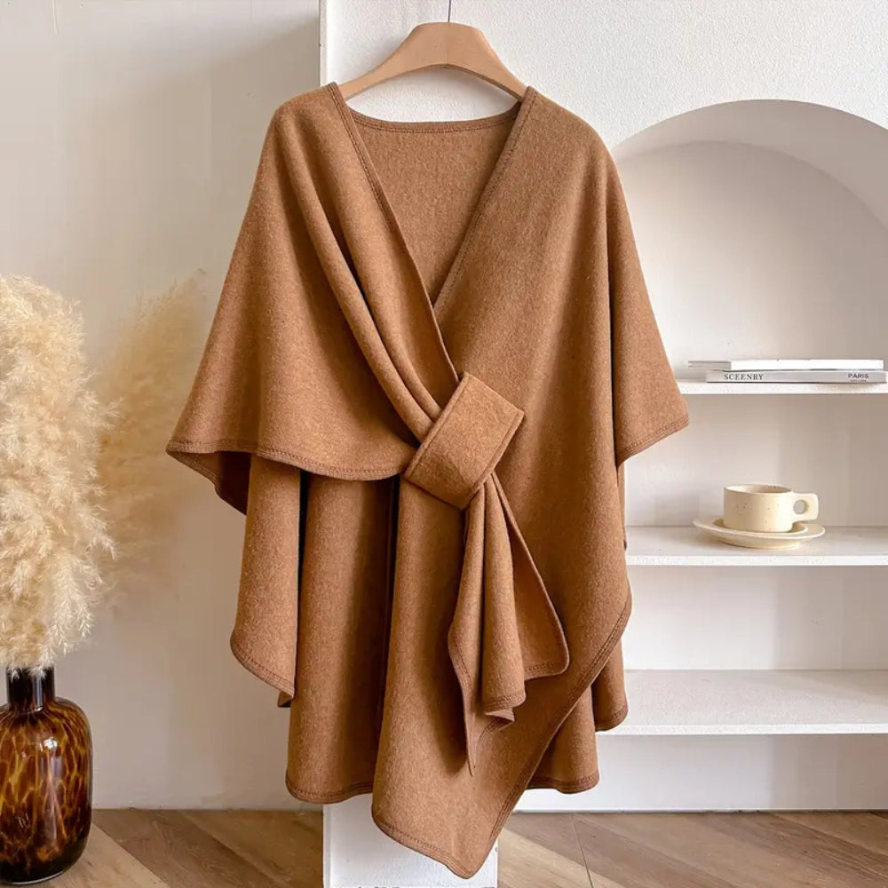 Chique dames sjaaljas in luxe stof, winddicht en warm, ideaal voor een elegante najaars- of lentelook.