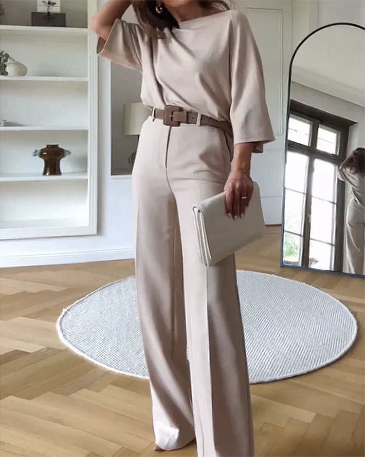 Tijdloze beige dames set bestaande uit twee delen met een verstelbare riem, ideaal voor elk seizoen.