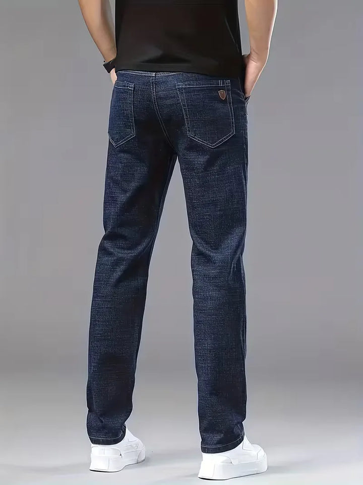 Comfortabele donkergrijze heren straight-leg jeans, rechte pijp, ideaal voor casual herfst/winter looks.