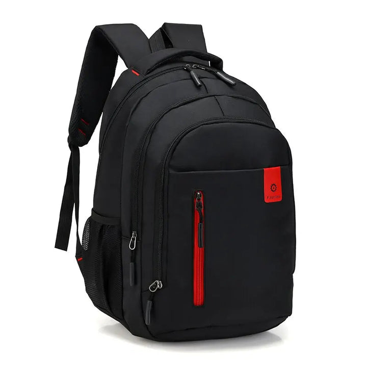 Robuuste waterdichte outdoor rugzak met laptopvak, geschikt voor alle weersomstandigheden en dagelijks gebruik.