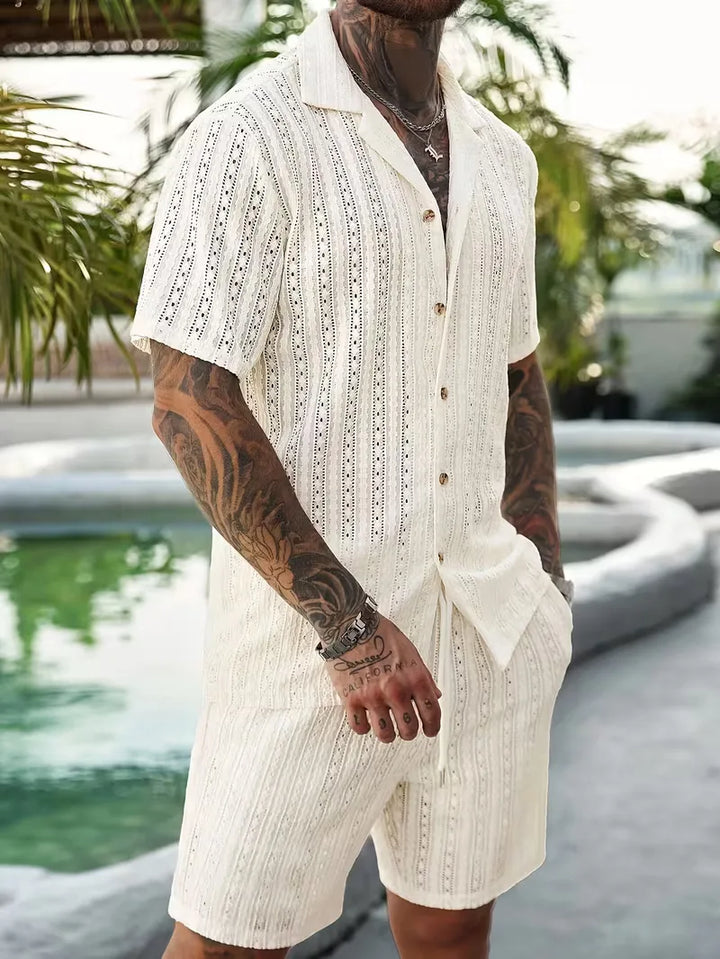 Casual heren tweedelige zomer set: jacquard shirt met V-hals en bijpassende gebreide shorts. Perfect voor strand.