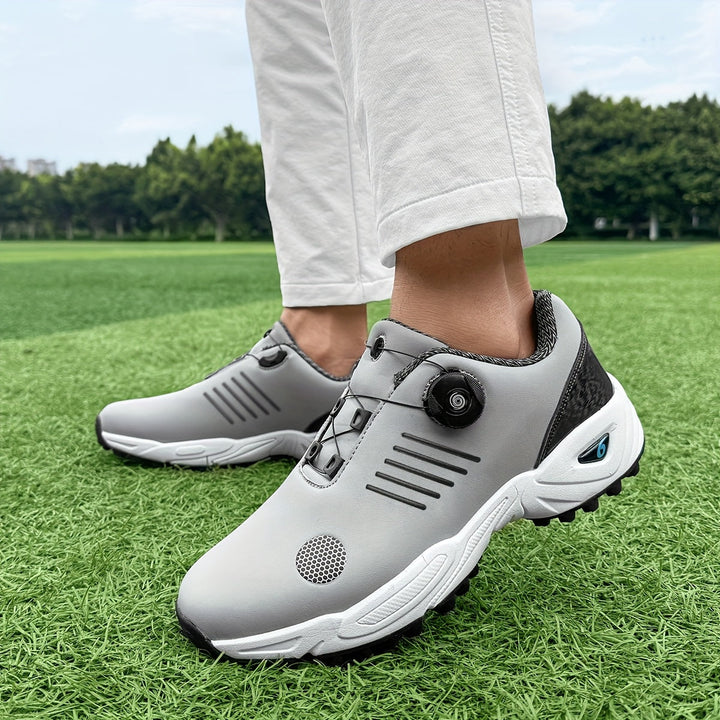 Witte ademende golfschoenen voor heren, lichtgewicht en comfortabel voor golf.