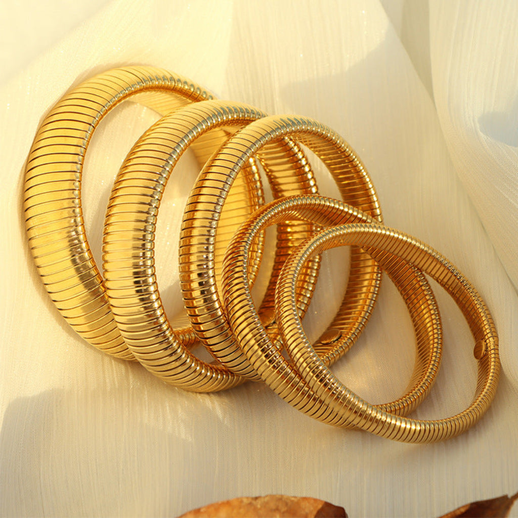 Dames sieraad: trendy kleurblok armband, perfect als stijlvol cadeau of persoonlijk accessoire.