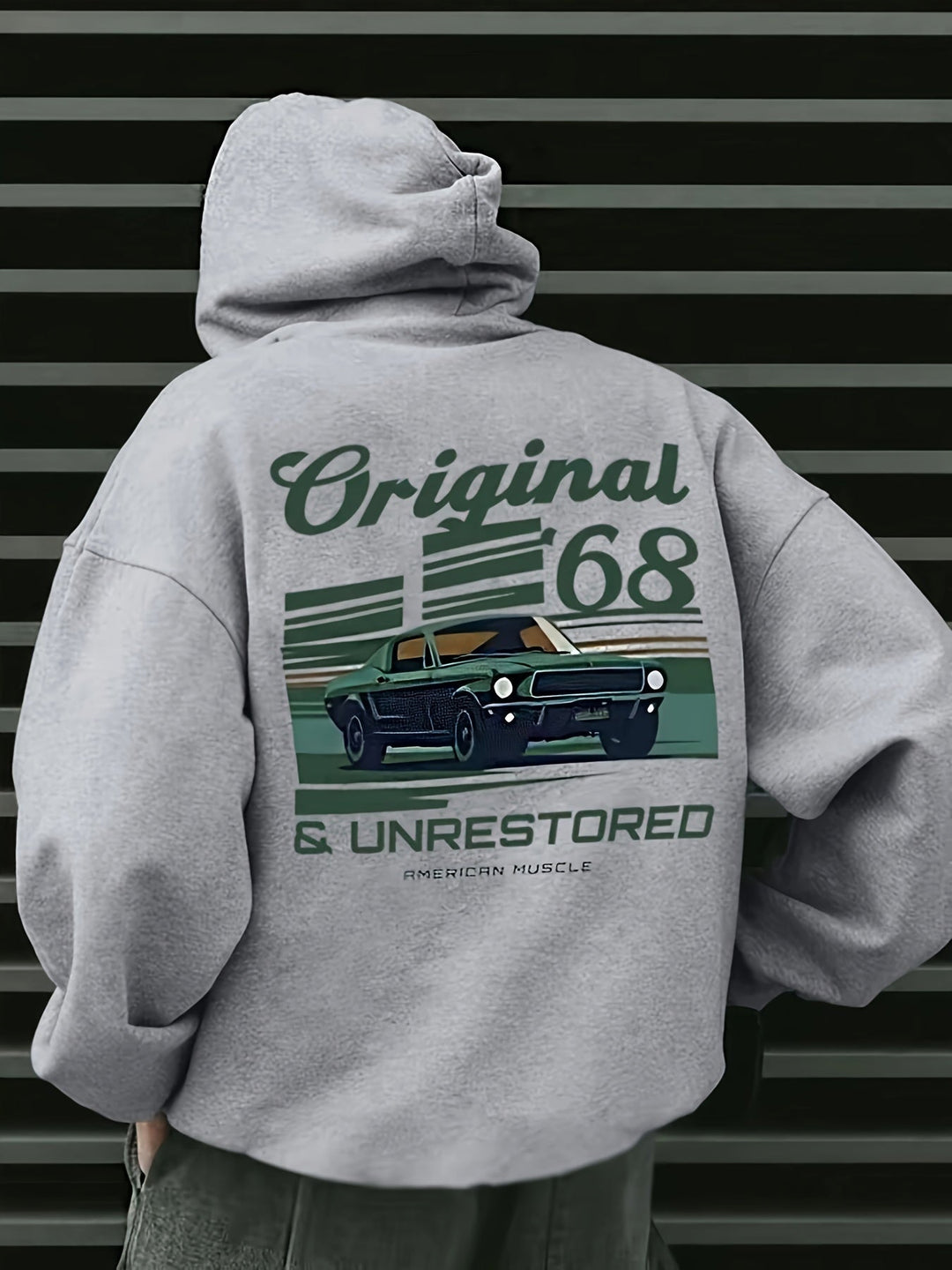 Heren vintage muscle car hoodie met klassiek ontwerp, comfortabel en tijdloos voor streetwear.
