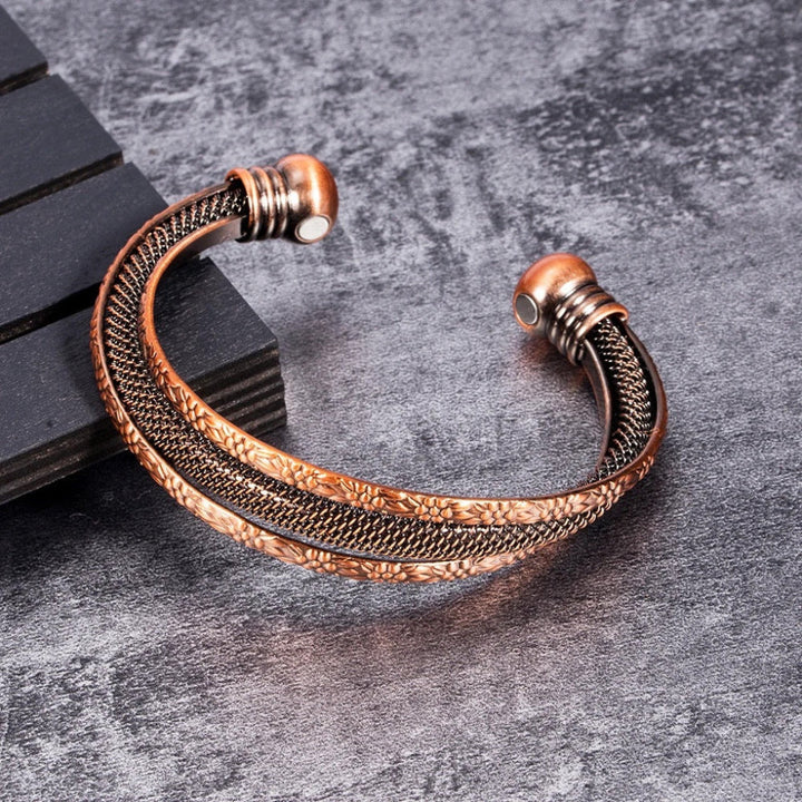 Elegante roodkoperen open armband voor dames, verstelbaar, perfect voor een stijlvolle vintage look.