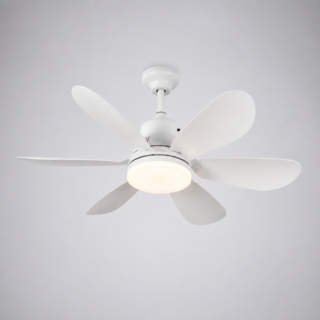 Witte dimbare LED plafondventilator met afstandsbediening, zorgt voor frisse lucht en regelbaar licht in uw huis of kantoor.