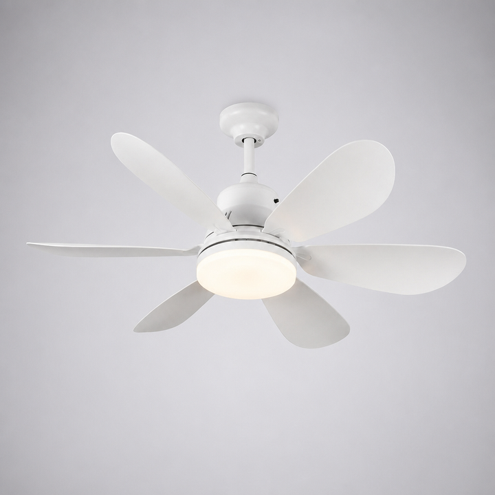 Witte dimbare LED plafondventilator met afstandsbediening, zorgt voor frisse lucht en regelbaar licht in uw huis of kantoor.
