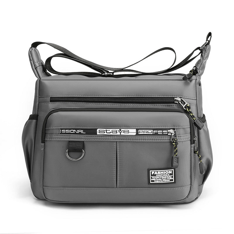 Veiligheid en stijl gecombineerd in deze compacte dievenbestendige sling crossbody schoudertas.