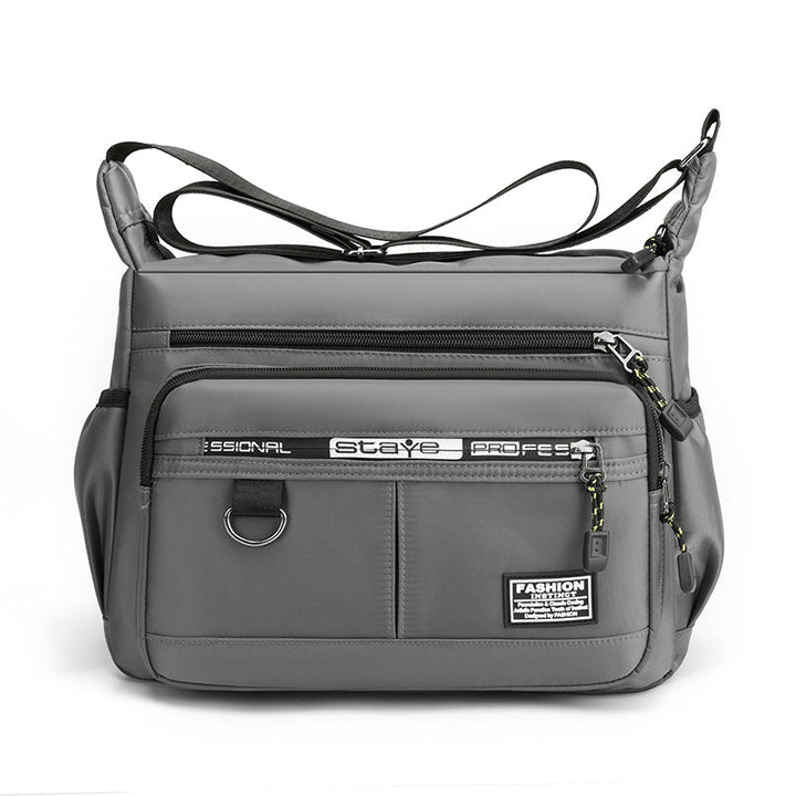 Veiligheid en stijl gecombineerd in deze compacte dievenbestendige sling crossbody schoudertas.