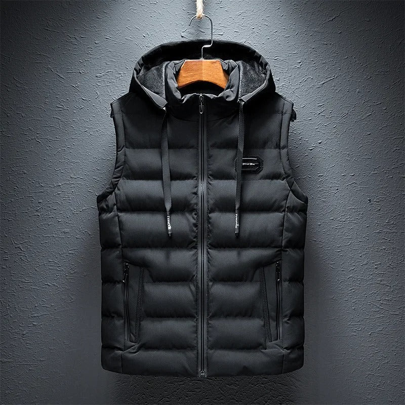Stijlvolle heren bodywarmer met capuchon voor warmte en comfort, ideaal als casual bovenkleding voor herfst/winter.