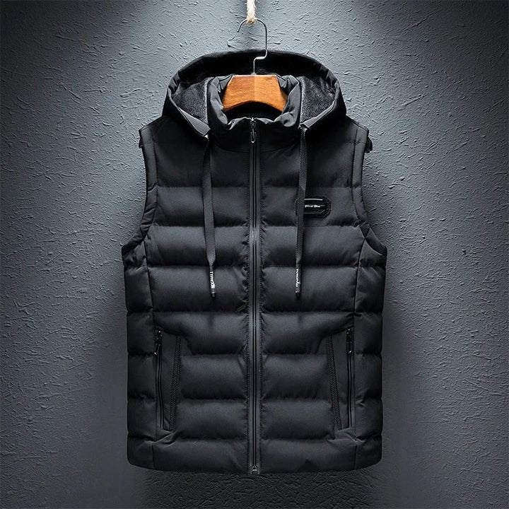 Stijlvolle heren bodywarmer met capuchon voor warmte en comfort, ideaal als casual bovenkleding voor herfst/winter.