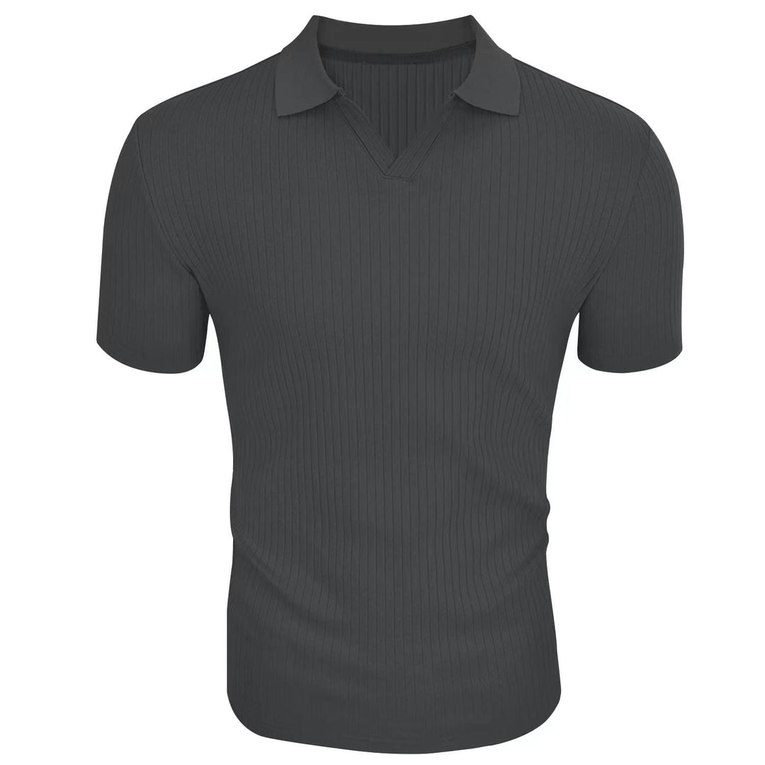 Veelzijdig heren poloshirt, casual maar elegant. Korte mouwen en subtiele textuur, geschikt voor elke zomerse setting.