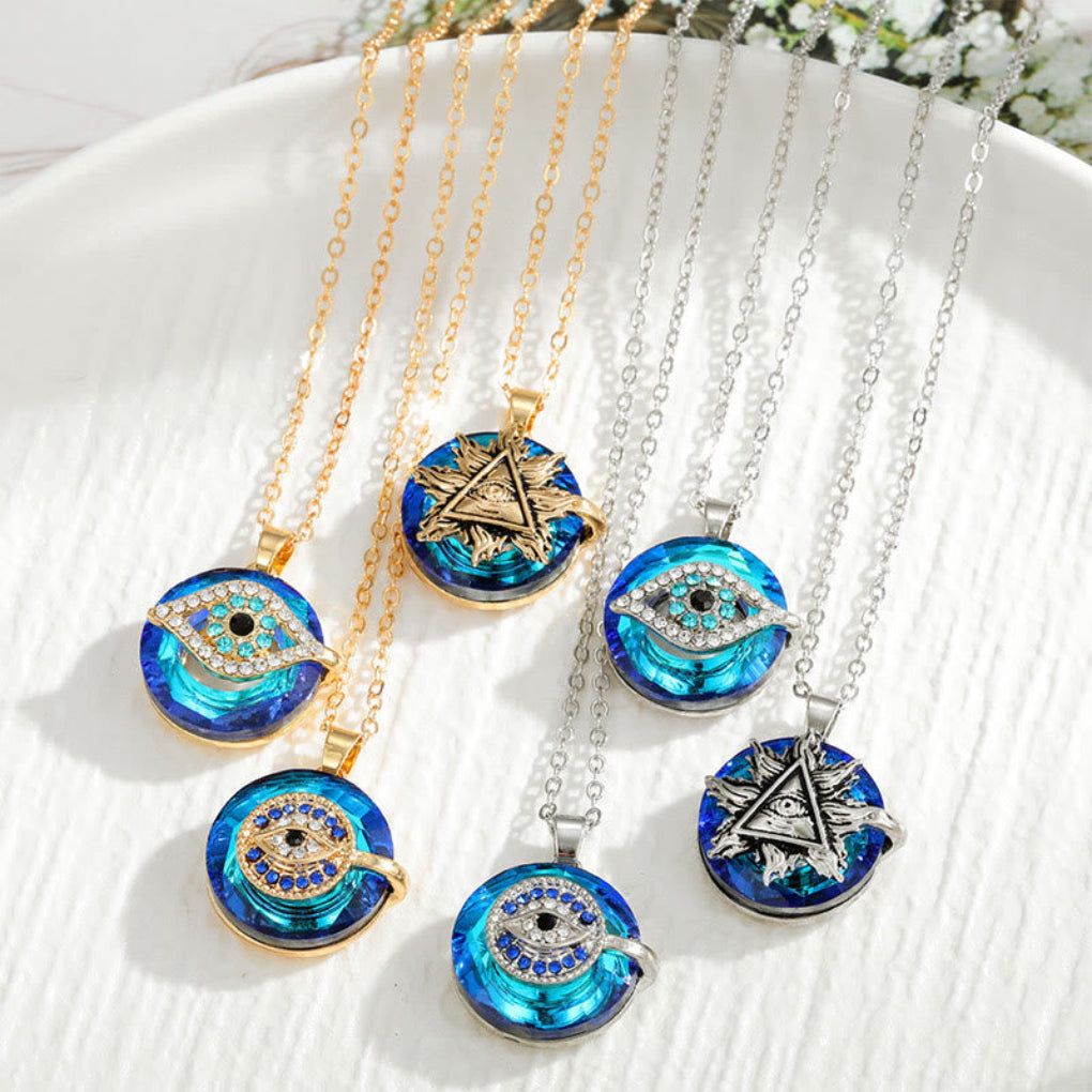 Stijlvolle dames halsketting met blauw boze oog, een krachtig amulet en symbool van geluk en bescherming.