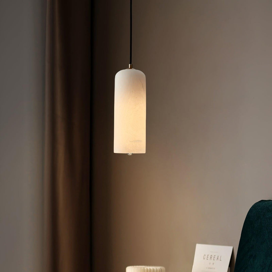 Luxe albasten hanglamp met mid-century touch voor stijlvolle verlichting.