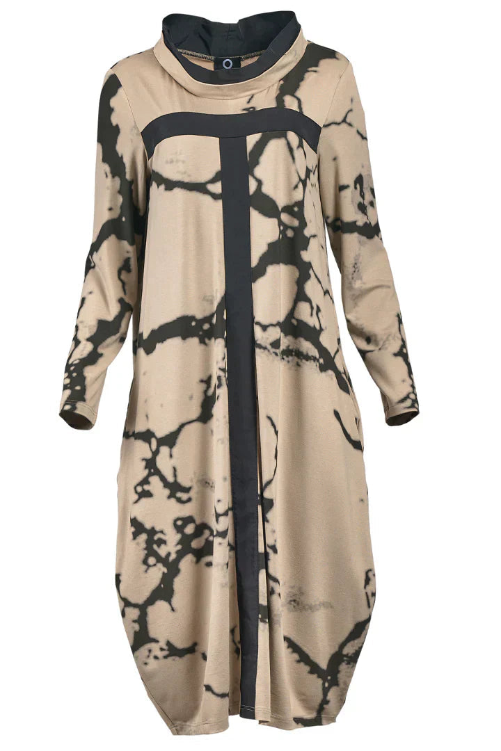 Dames jurk Livienne met lange mouwen en retro print, ideaal voor casual of feestelijke gelegenheden.