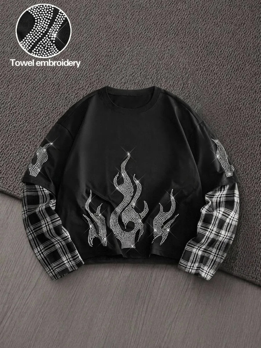 Heren t-shirt met plaid patchwork mouwen, ronde hals. Perfect voor streetwear mode.