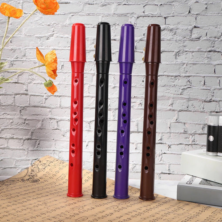 Muziek maken met deze mini-saxofoon, compleet met alt-mondstuk voor beginners.