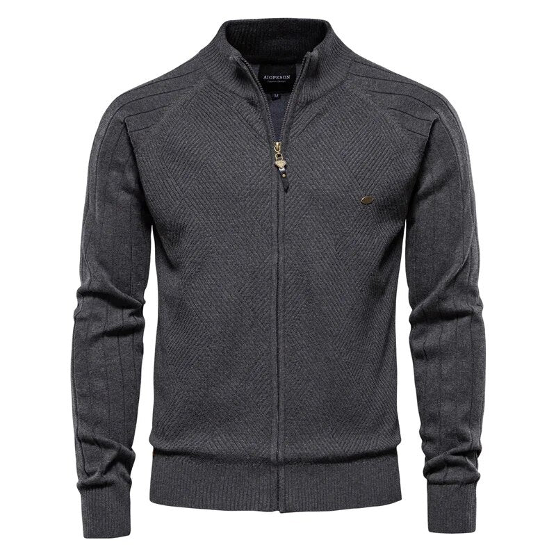 Close-up textuur comfortabel heren collegevest; kwaliteit en stijlvol detail.