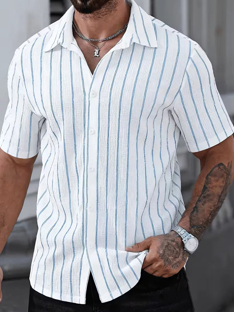 Heren overhemd korte mouw, verticale strepen, V-hals, regular fit, perfect voor casual zomerkleding.