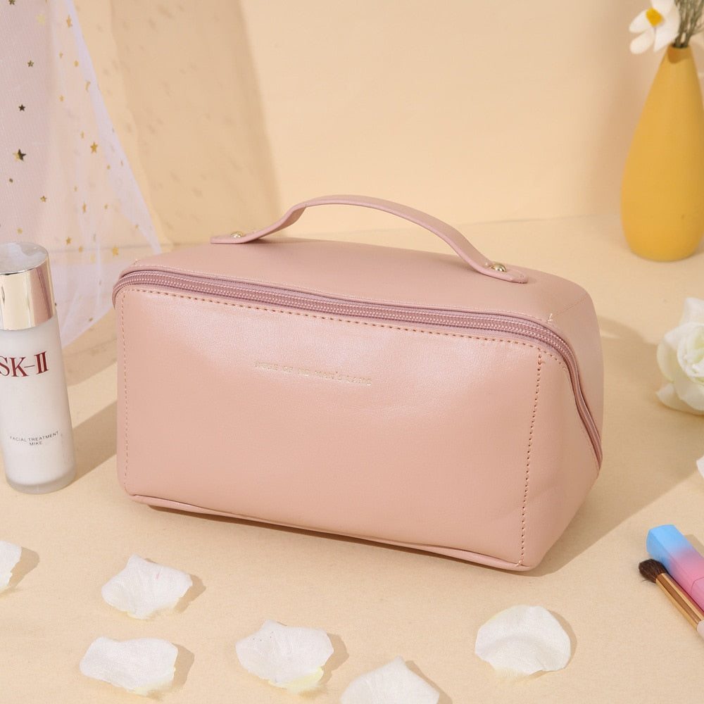 Ruime make-up tas van PU leer, perfect voor cosmetica opbergen thuis en op reis, stijlvol en praktisch.