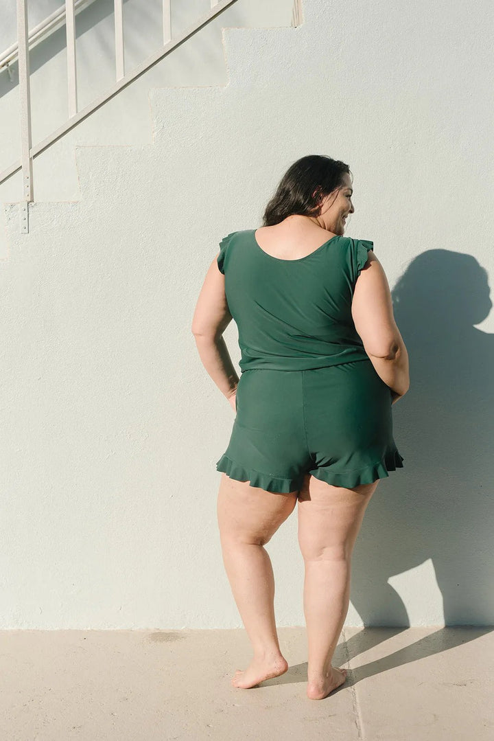 Modern dames badpak, comfortabele strandmode met stijlvolle details, perfect voor de zomer.