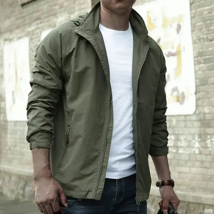 Casual heren overgangsjack met rits, lichtgewicht en weerbestendig; perfect voor buitenkleding.