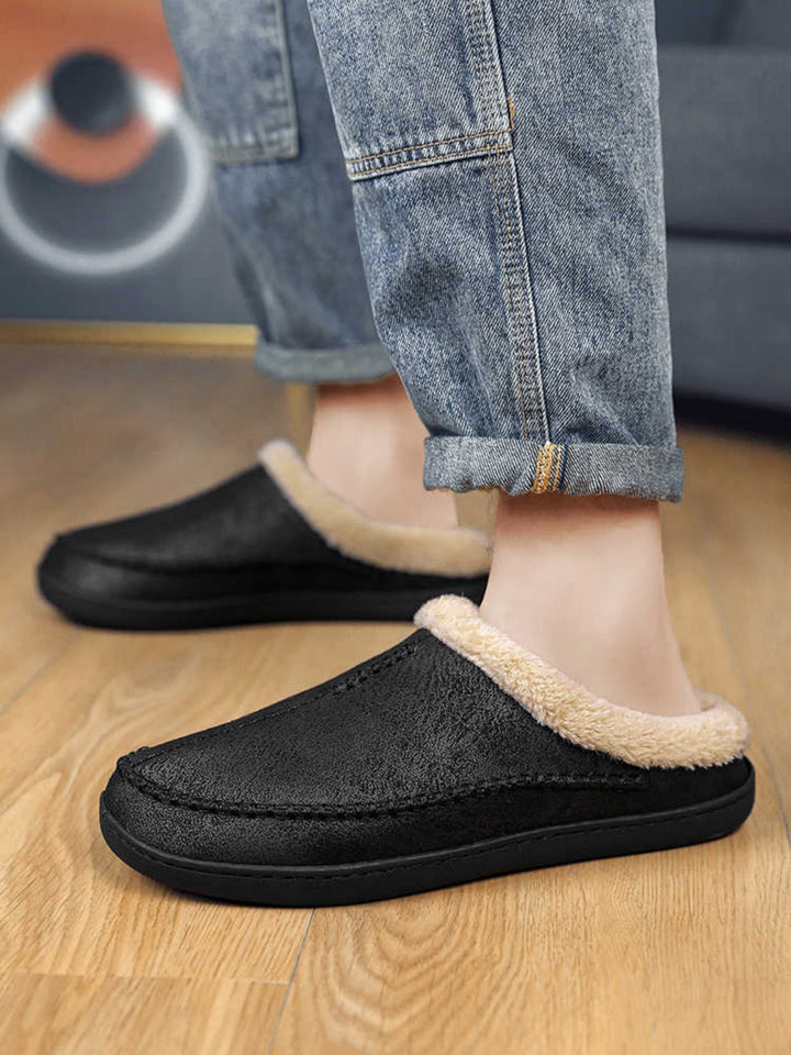 Heren winterpantoffels in zwart voor ultiem comfort en warmte op koude dagen thuis. Ideaal als huispantoffels.