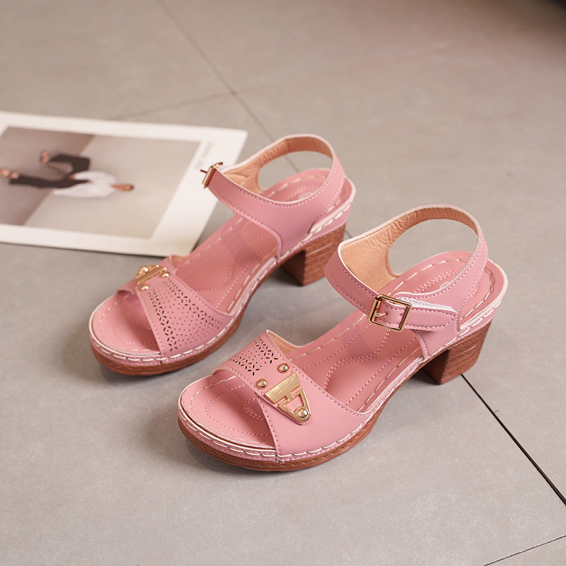 Chique dames sandalen met elegante bandjes, brede hak en verstelbare gesp voor een perfecte zomerse stijl.