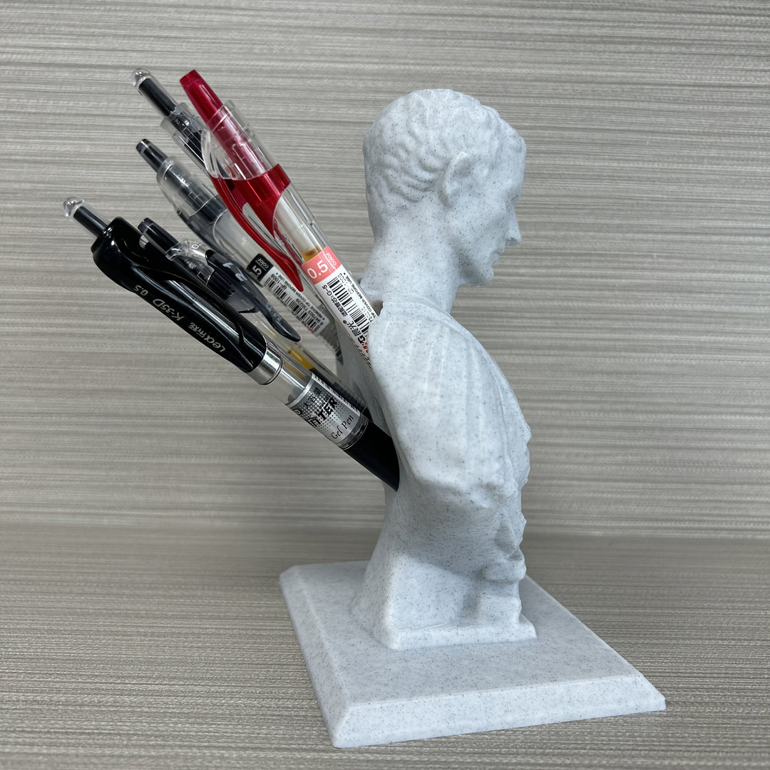 Julius Caesar pennenhouder van PLA kunststof. Historisch design bureau accessoire voor een georganiseerde werkplek.