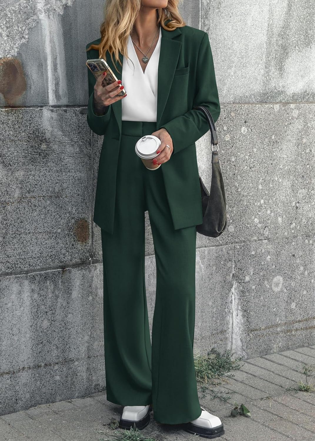 Zakelijke dames Mia outfit: comfortabele blazer en wijde broek set voor stijlvol werken.