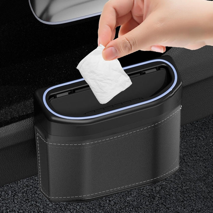 Efficiënte auto vuilnisbak: geurdicht, houdt afval discreet verborgen, met touch LED licht voor avondgebruik.