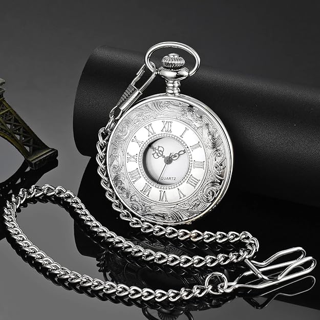 Stijlvol dames zakhorloge met ketting en antieke afwerking.