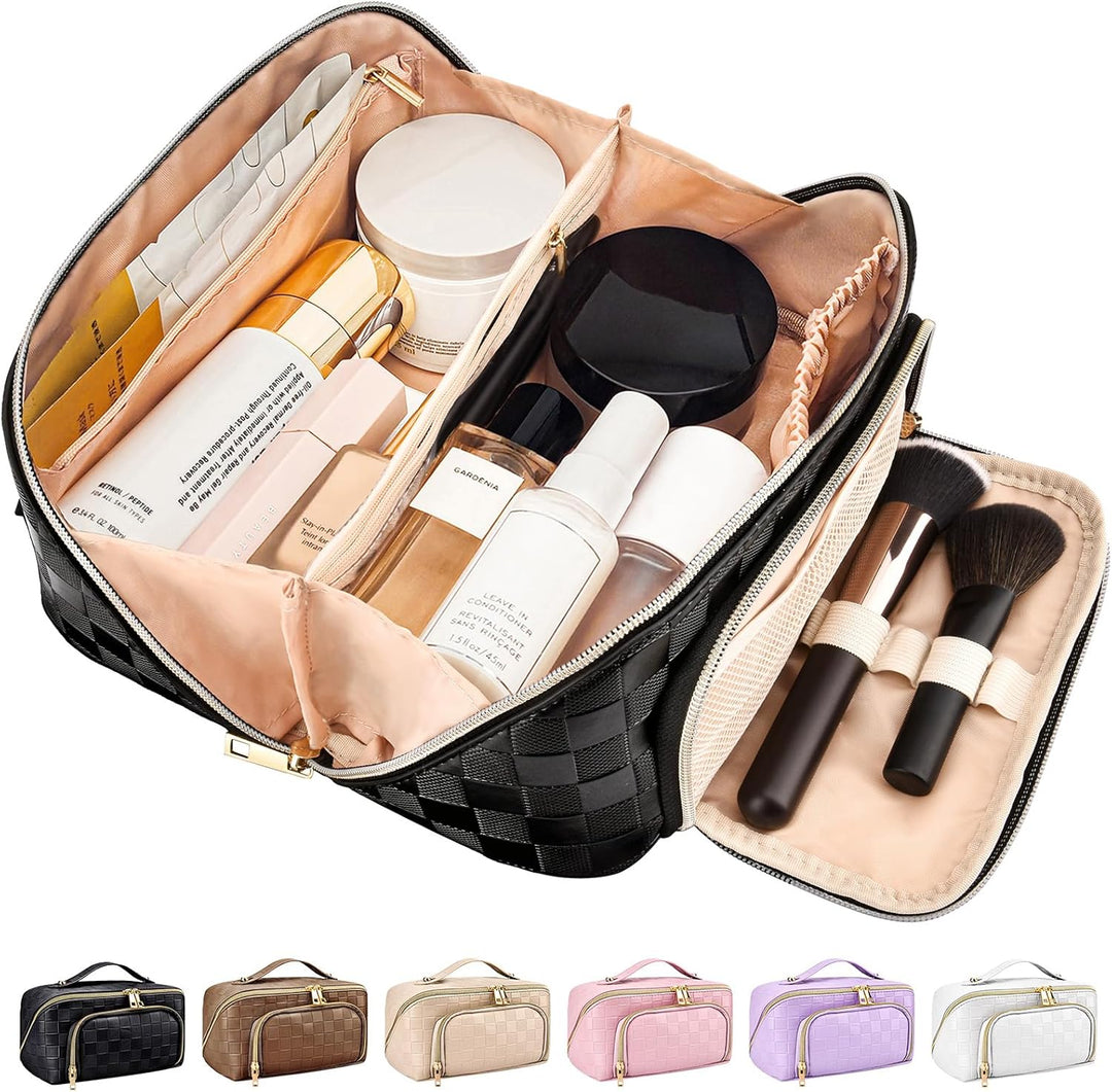 Openstaande make-up reistas voor dames, waterdicht en gevuld met diverse beautyproducten.