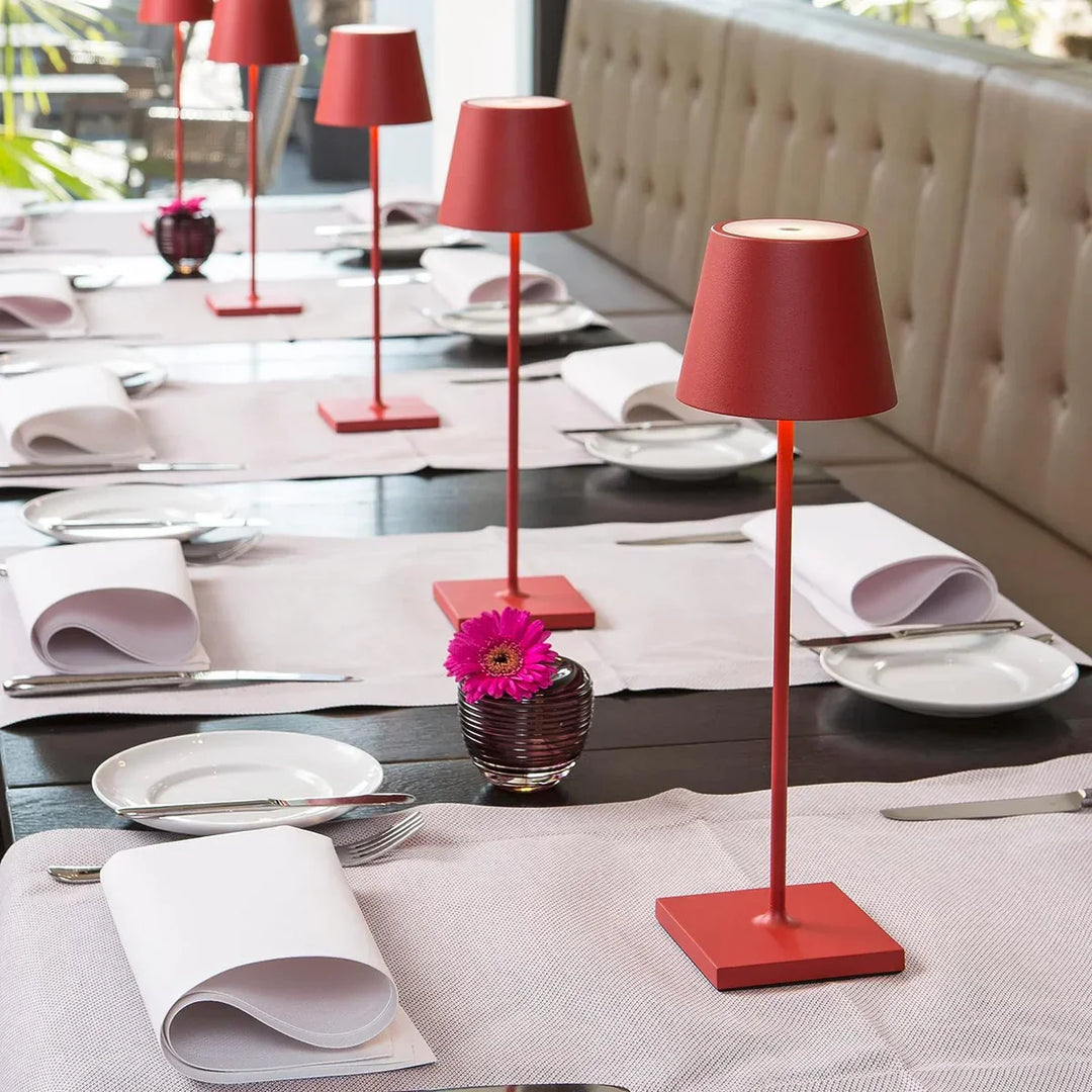 Draadloze dimbare LED tafellamp LumiLuxe, perfecte sfeerverlichting voor moderne woonkamer. Oplaadbaar aluminium.