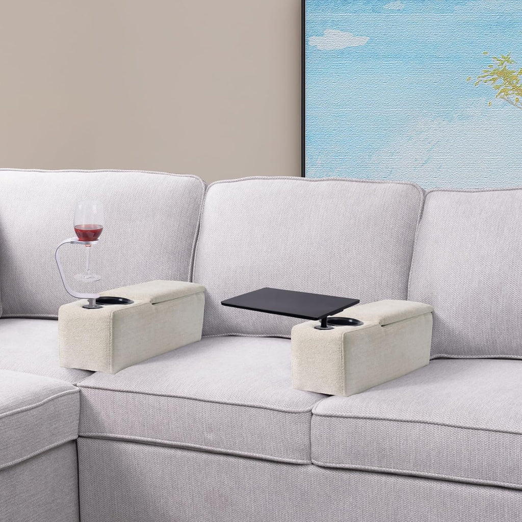 Moderne bankarmsteun met ingebouwde draadloze oplader en bekerhouders. Een slim woonaccessoire voor je sofa.
