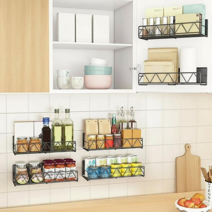 Zwarte stalen magnetische opbergrekken voor kruiden en specerijen. Geen boren, ruimtebesparend en stijlvol design.