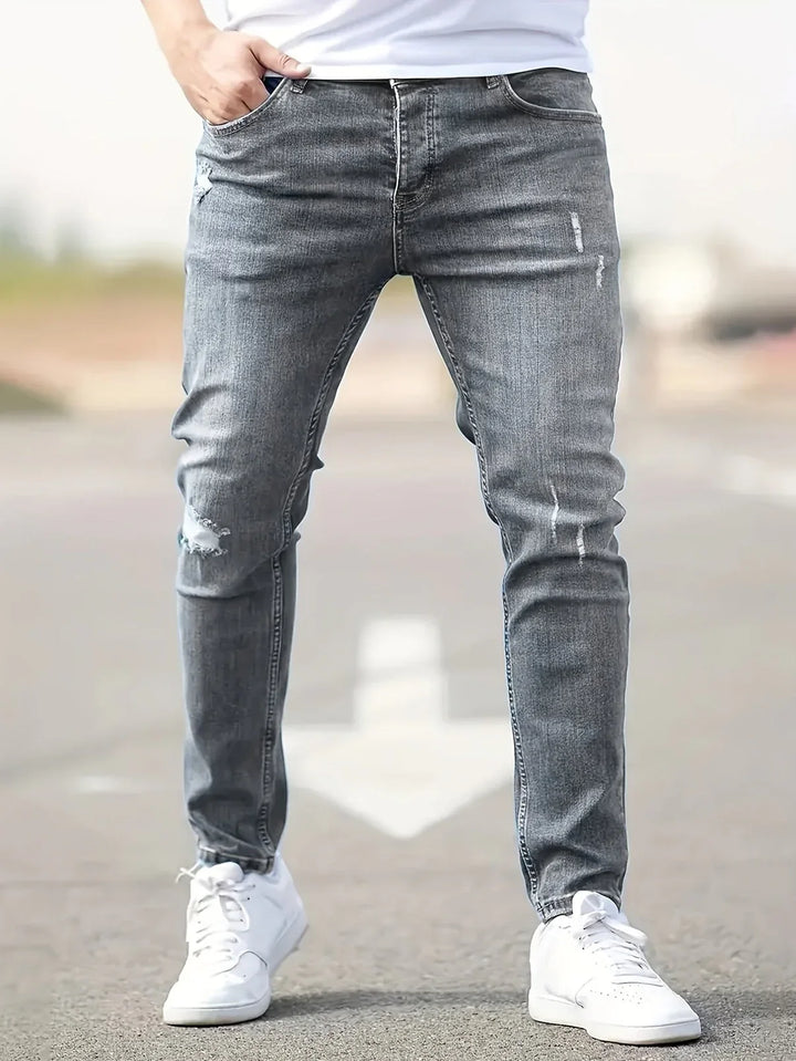 Trendy slim fit herenjeans in grijs, modern en comfortabel voor een casual look. Nieuwe collectie.