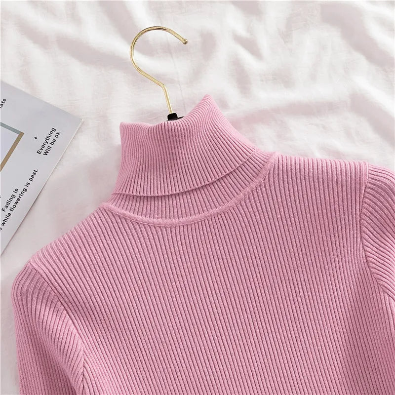 Stijlvolle dames coltrui, zacht gebreid. Perfect voor winterkleding, een maat.