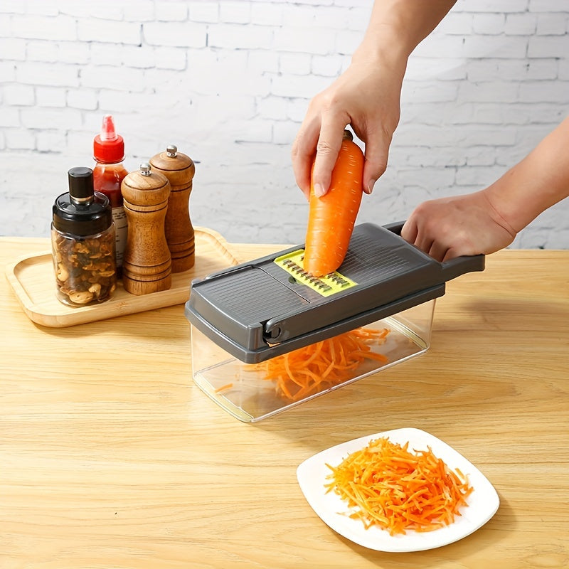 Alle onderdelen van de compacte groentesnijder set netjes opgeborgen, ruimtebesparend in de keuken.
