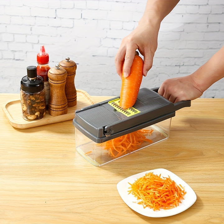 Alle onderdelen van de compacte groentesnijder set netjes opgeborgen, ruimtebesparend in de keuken.