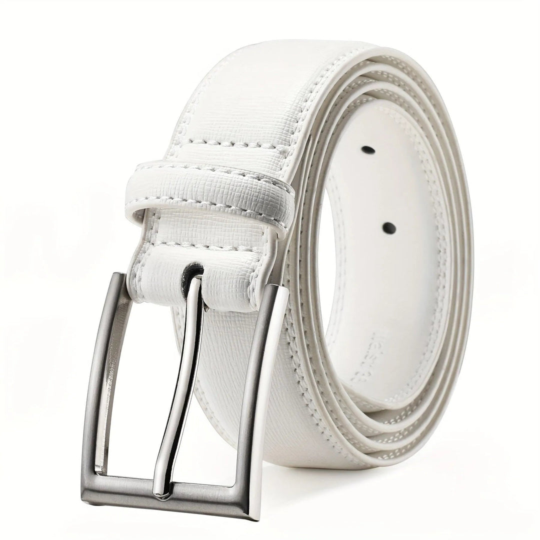 Close-up van bruine heren leren riem, toont premium textuur van echt leer en details.
