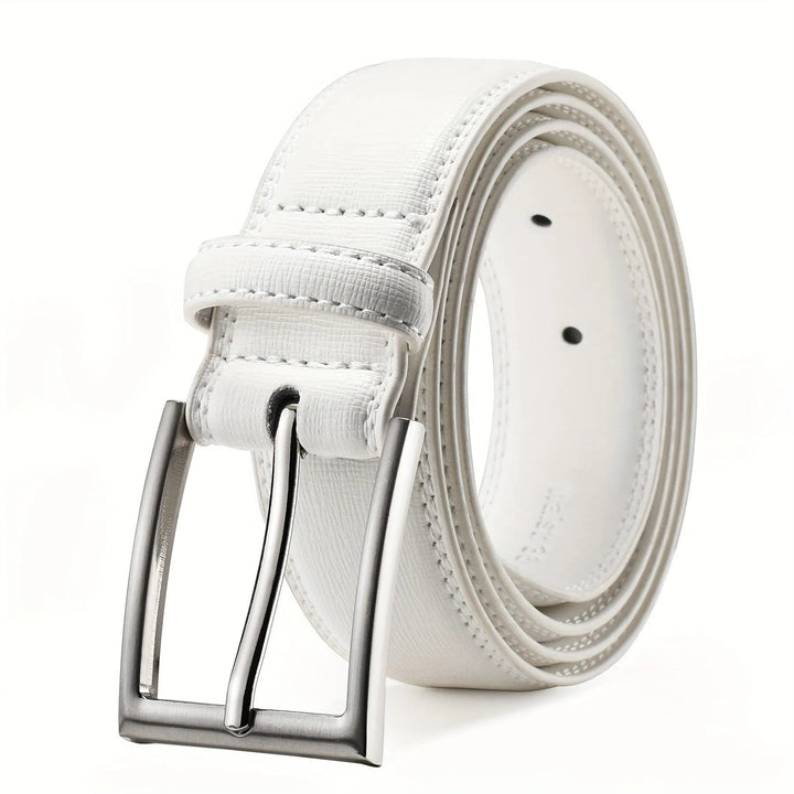 Close-up van bruine heren leren riem, toont premium textuur van echt leer en details.